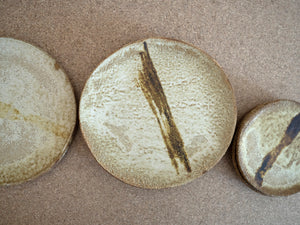 breakfast and dinner plate made from natural clay with engobe by ceramist Jérôme Hirson